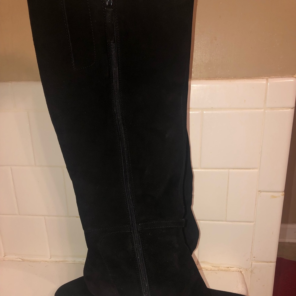 Black suede, platform boot sz 12M